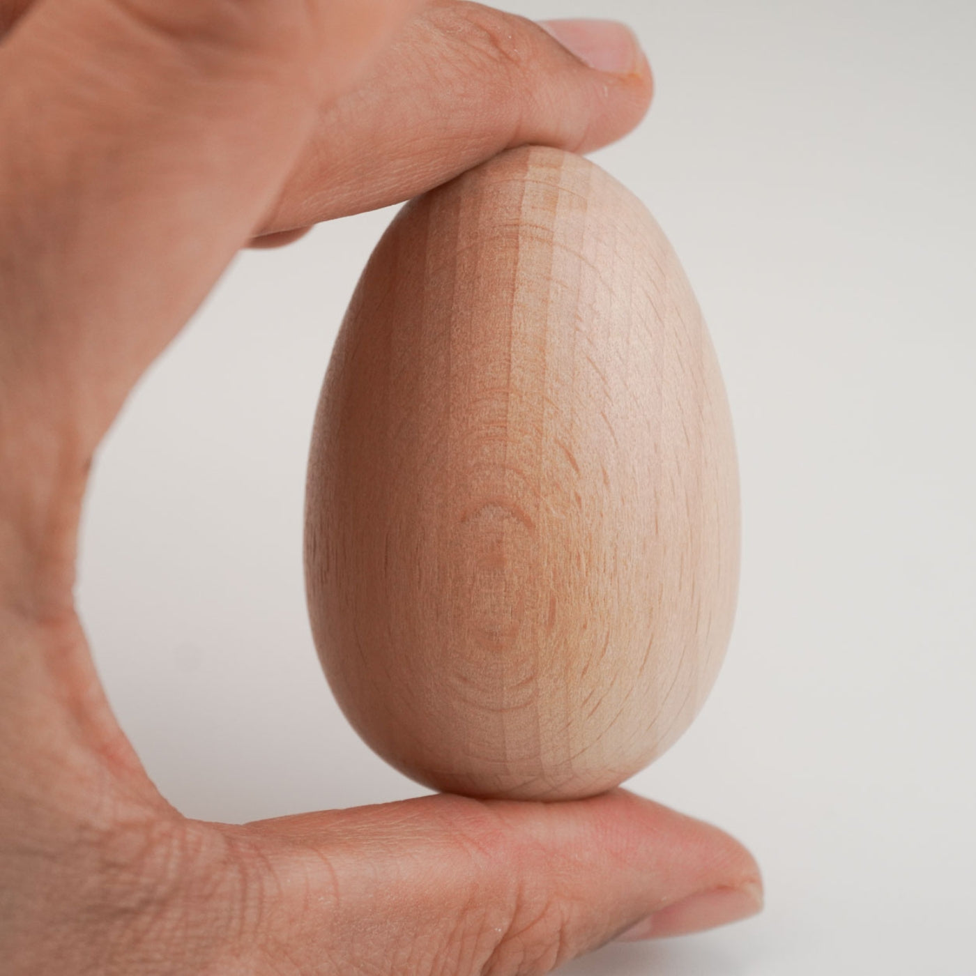 Shaker Eier Set aus hellem Holz