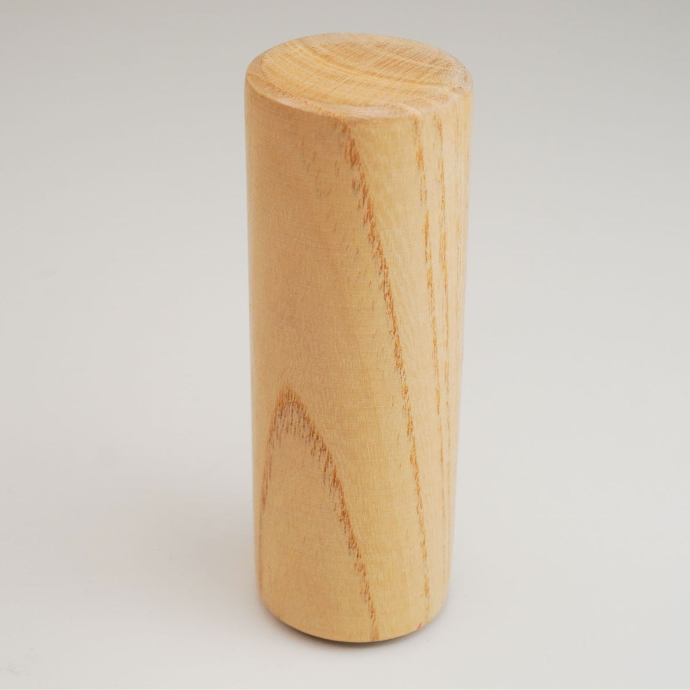 Handgefertigter Shaker aus hellem Holz - Medium