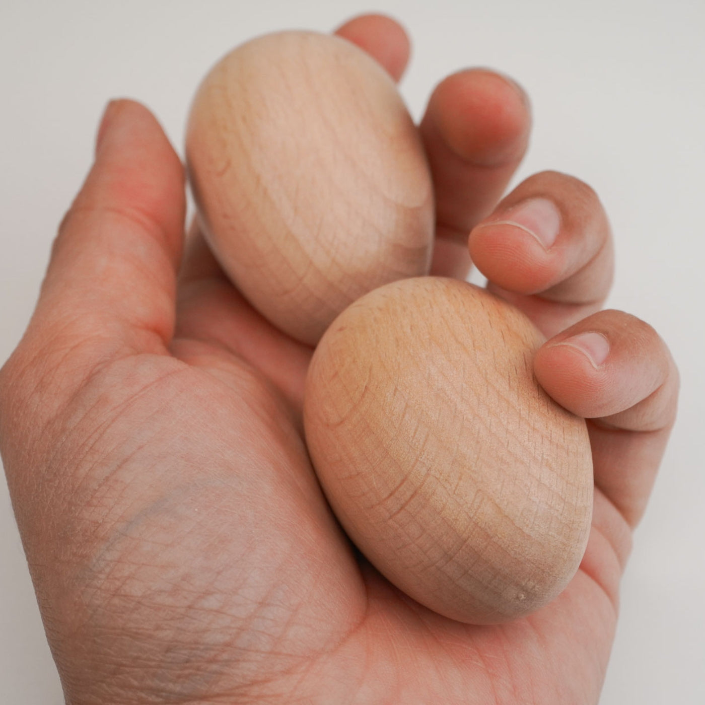 Shaker Eier Set aus hellem Holz